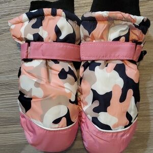 Pink Camouflage Kids Mittens